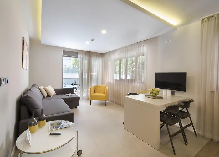 特伦德套房公寓 4*